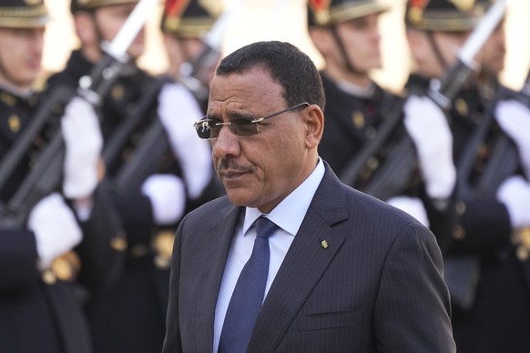 Niger&#039;s President Mohamed Bazoum walks past Republican Guards before a working lunch with French President Emmanuel Macron Thursday, Feb. 16, 2023 at the Elysee Palace in Paris. (AP Photo/Michel  ...