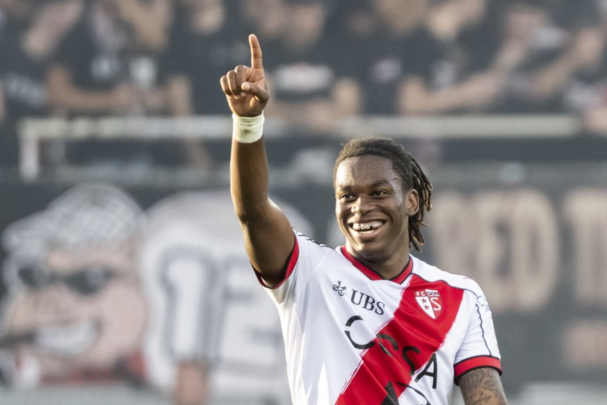Winsley Boteli (SIO) jubelt nach seinem Tor zum 1:1 durch Penalty, links, im Fussball Meisterschaftsspiel der Super League zwischen dem FC Sion und dem FC Zuerich im Stade de Tourbillon, am Samstag, 1 ...