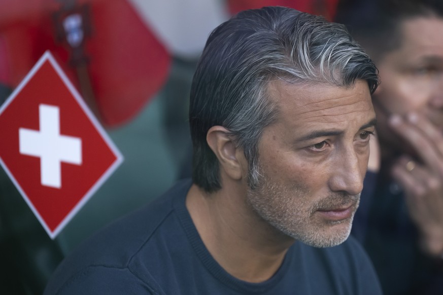 Switzerland&#039;s head coach Murat Yakin looks his players, during the UEFA Nations League group A2 soccer match between Portugal and Switzerland at the Estadio Jose Alvalade stadium, in Lisbon, Port ...