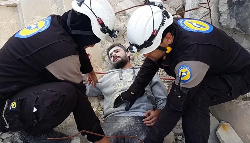 Syrische Weisshelme entschuldigen sich für #MannequinChallenge mit «Bomben-Opfer»