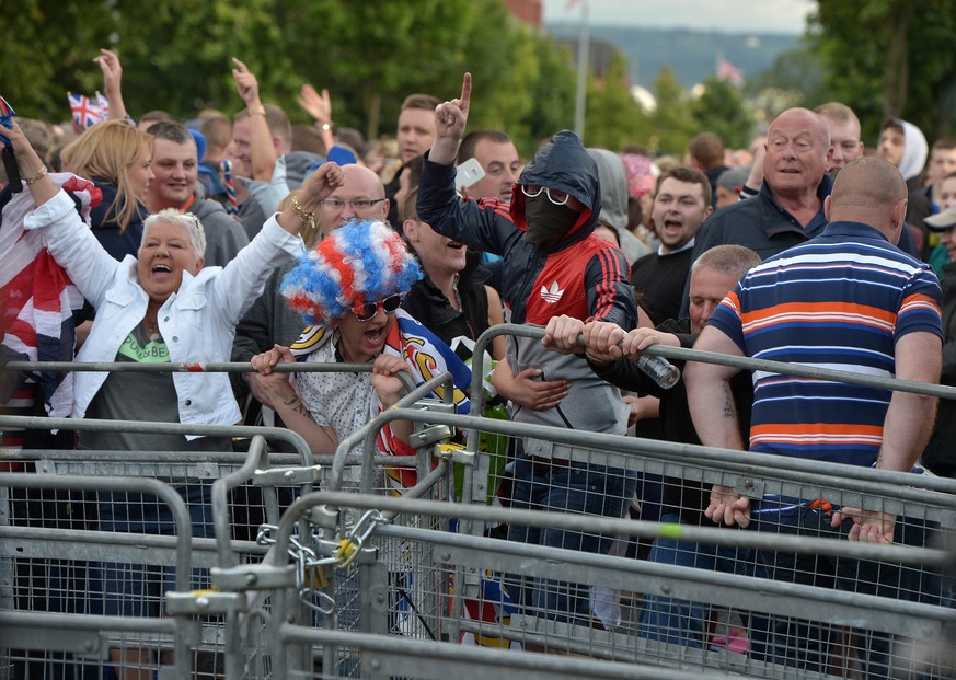 Der traditionelle Protestanten-Marsch von Belfast blieb nicht friedlich.