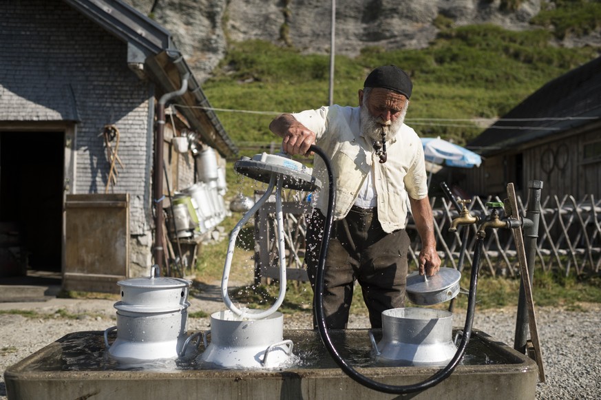 Milch direkt vom Hof. Das bleibt den Soldaten verwehrt.