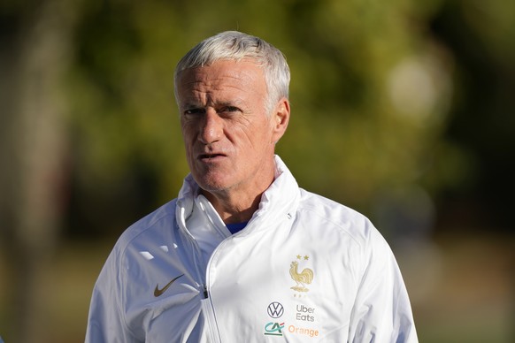 France&#039;s head coach Didier Deschamps, center, attends a training session of the French national soccer team at Clairefontaine training center, south of Paris, France, Monday, Sept. 19, 2022. (AP  ...