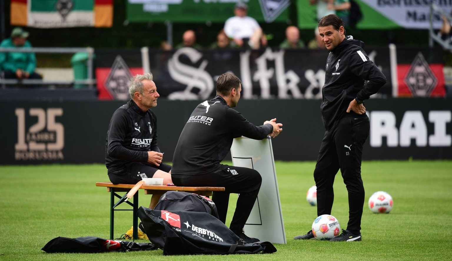 23.07.2025 Rottach-Egern Fussball, Herren, Saison 2025/2026, Trainingslager Borussia Moenchengladbach v. li. Patrick Schnarwiler Co-Trainer Gladbach, David Zibung Sportkoordinator Lizenz, Gladbach, Ge ...