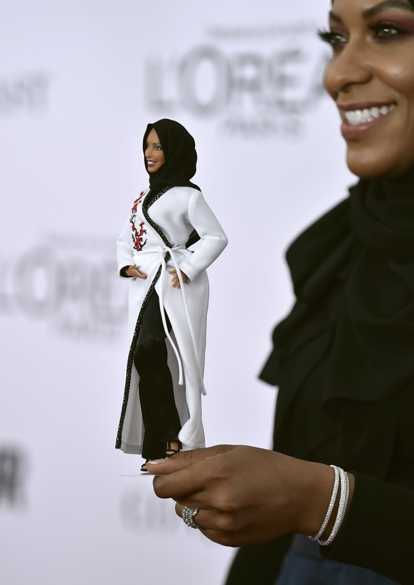 Ibtihaj Muhammad holds a Barbie doll in her likeness at the 2017 Glamour Women of the Year Awards at Kings Theatre on Monday, Nov. 13, 2017, in New York. (Photo by Evan Agostini/Invision/AP)