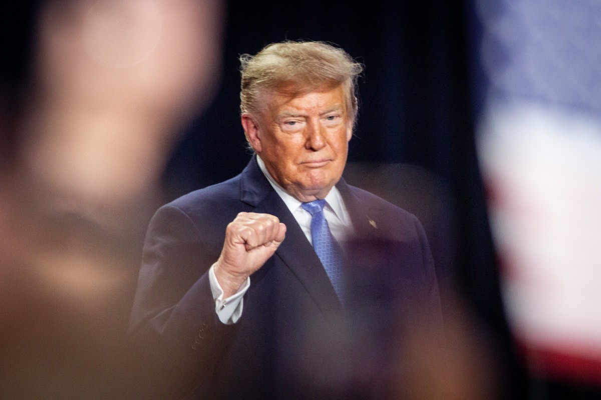 President Donald Trump raises his fist during a campaign rally at Crossroads Arena in Corinth, Miss., Monday, Oct. 26, 2026. (Dan Busey/The TimesDaily via AP)
Trump