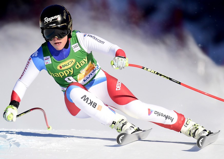 Lara Gut, of Switzerland, skis down the course during women&#039;s World Cup super G skiing race action in Lake Louise, Alberta, Sunday, Dec. 3, 2017. (Frank Gunn/The Canadian Press via AP)