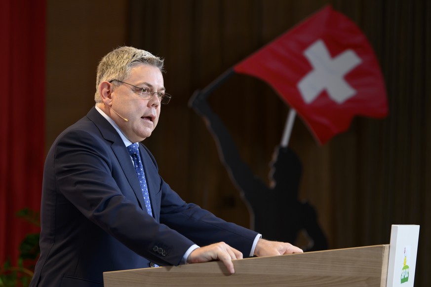 Nationalrat Franz Grueter, Vizepraesident SVP Schweiz, SVP-LU, spricht am Delegiertenversammlung die Schweizerische Volkspartei der Schweiz (SVP Schweiz), am Samstag, 24. Oktober 2020, in Bern. Mit Bl ...