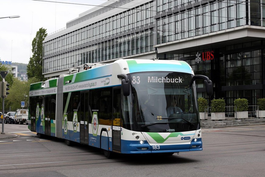 Ein Trolley-Bus der VBZ auf Probefahrt in Zürich. Tempo 30 würde deren Attraktivität senken, sagen Gegner.