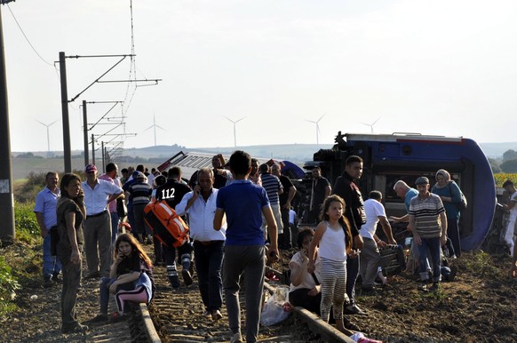 epa06874254 Survivors gather to wait for emergency services after a train accident in Tekirdag, Turkey, 08 July 2018. According to the Turkish Health Ministry, ten people died and 72 wounded in a trai ...