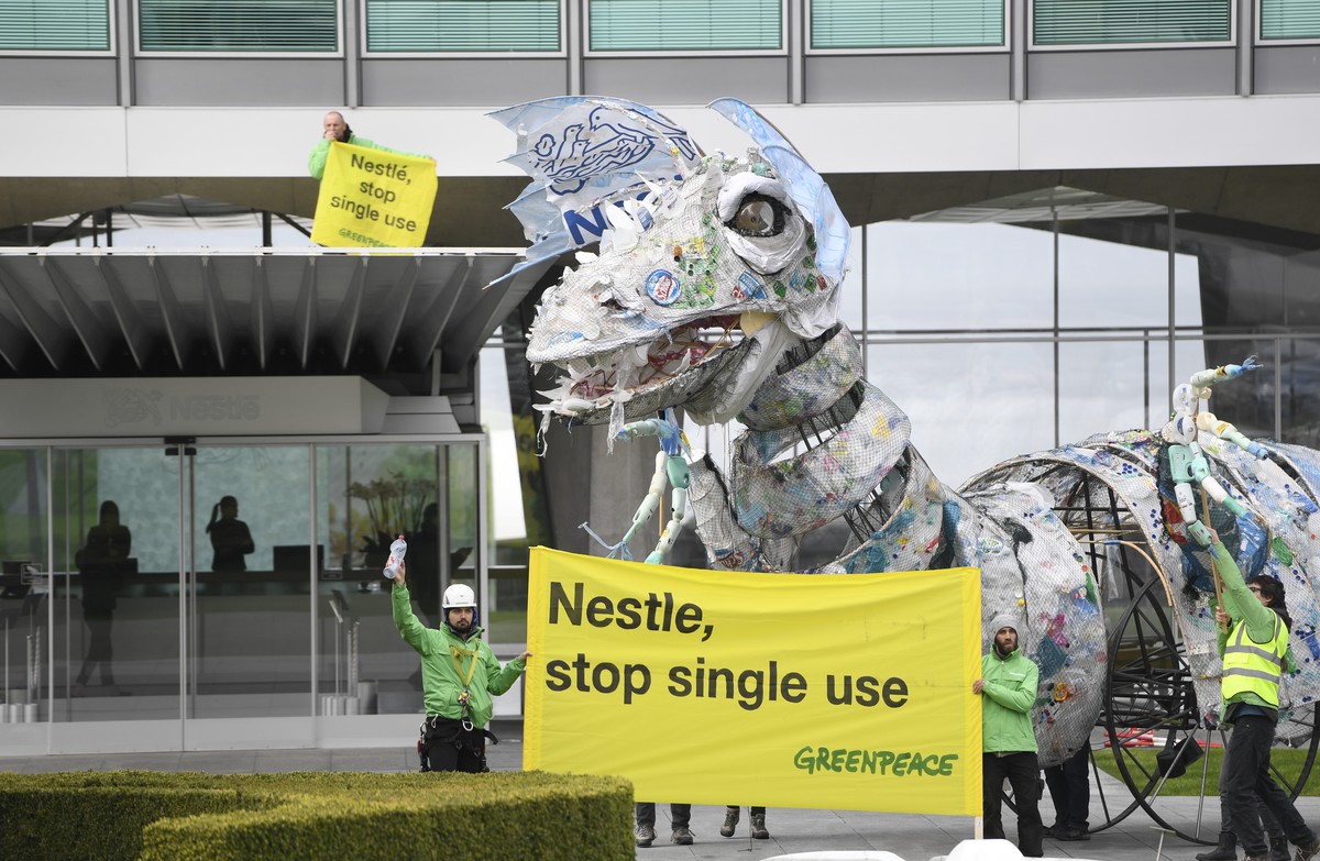 epaselect epa07509663 Greenpeace activists bring back to food and drinks giant Nestle a huge monster made of plastic recovered at sea and on the beaches by Greenpeace, in front of Nestle's headqu ...