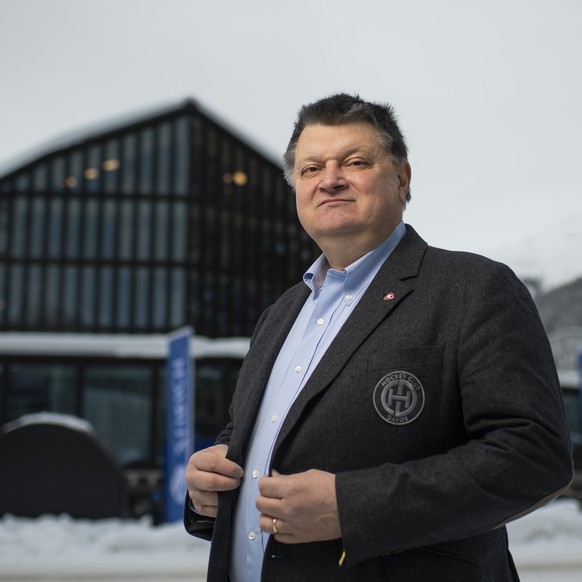 ARCHIV - ZUM KEYSTONE-SDA-TEXT UEBER DEN HC DAVOS-PRAESIDENTEN GAUDENZ DOMENIG STELLEN WIR IHNEN FOLGENDES BILD ZUR VERFUEGUNG - Gaudenz F. Domenig, president of HC Davos, poses at the 93th Spengler C ...