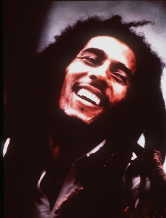 ZUM 70. GEBURTSTAG DES RAGGEA SAENGERS BOB MARLEY AM FREITAG, 6. FEBRUAR 2015, STELLEN WIR IHNEN FOLGENDES BILDMATERIAL ZUR VERFUEGUNG -This is an undated photo of reggae singer Bob Marley. People wil ...