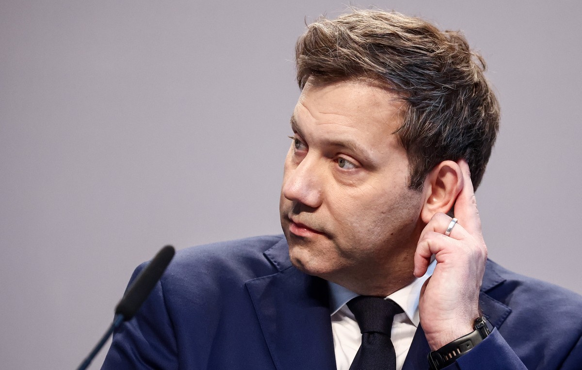 epa12020594 Social Democratic Party (SPD) co-chairman Lars Klingbeil attends a press conference to present the joint coalition agreement in the German Bundestag, in Berlin, Germany, 09 April 2025. The ...