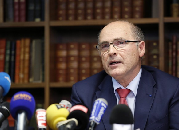 epa04277409 Marseille&#039;s public prosecutor Brice Robin answers journalists&#039; questions during a news conference in Marseille, France, 24 June 2014. French police have arrested 20 suspects as p ...