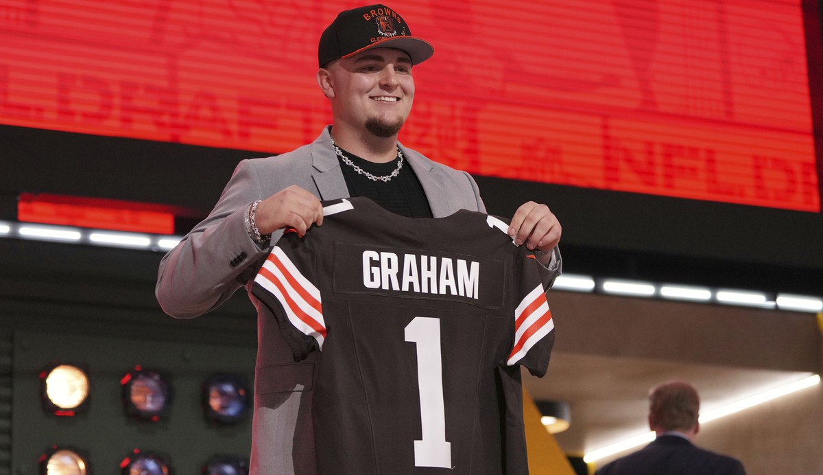 Michigan defensive lineman Mason Graham poses after being chosen by the Cleveland Browns with the fifth overall pick during the first round of the NFL football draft, Thursday, April 24, 2025, in Gree ...