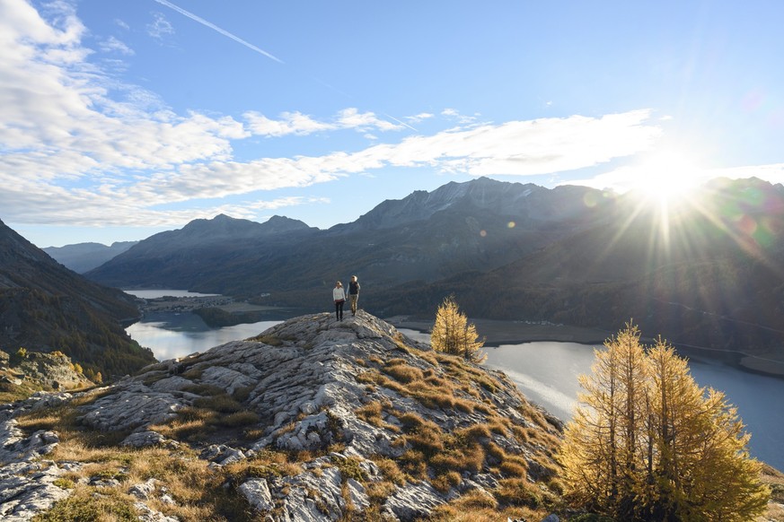 Rauszeit Nebelmeer Herbstwanderung Schweiz Via Engadina Maloja Silvaplana