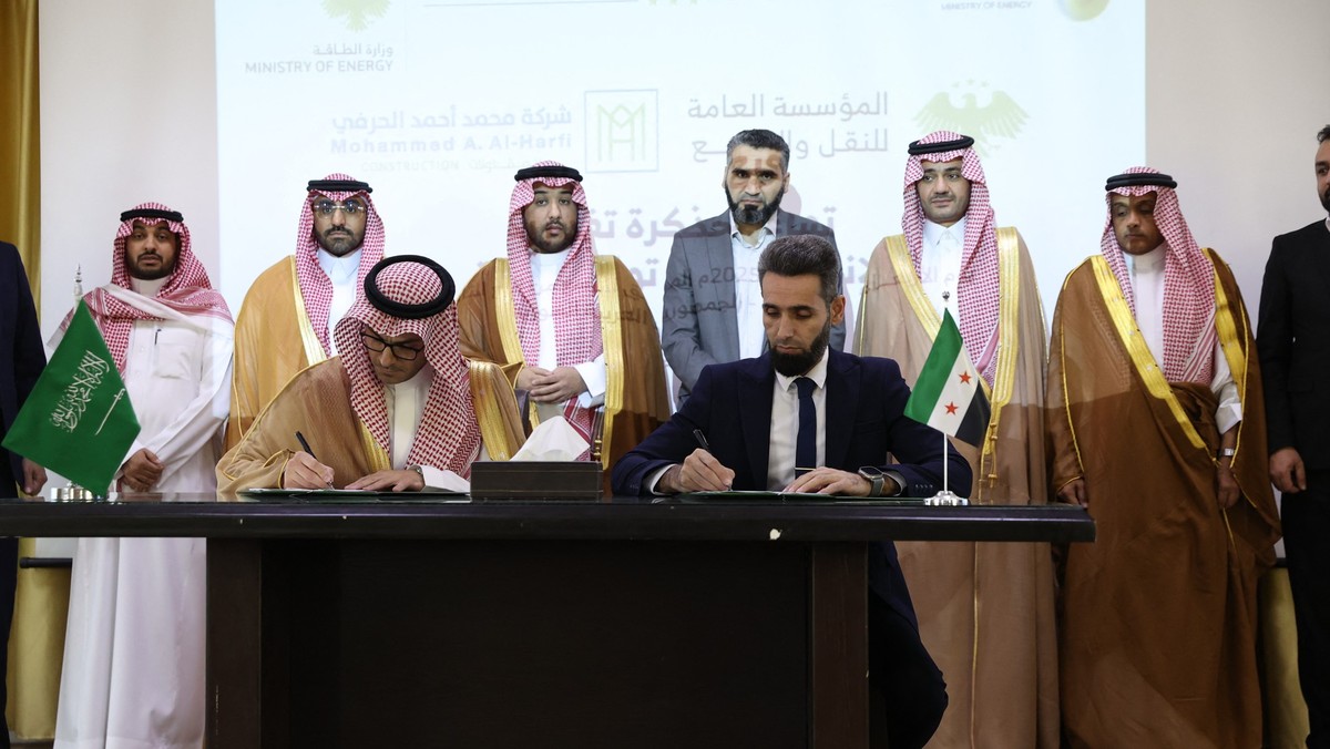 DAMASCUS, SYRIA - OCTOBER 01: Syrian Deputy Energy Minister Omar Shakrouk, Syrian Electricity Director General Khalid Abu Dey (R), representatives of Saudi Arabian companies Hirefi and SCLCO and the T ...