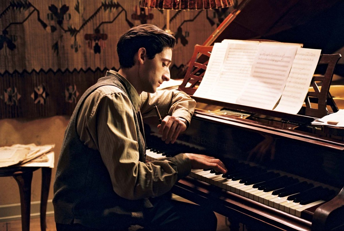Adrien Brody stars in Roman Polanski's "The Pianist," a Focus Features release. (KEYSTONE/AP Photo/Guy Ferrandis) === , NO MAGAZINES ===