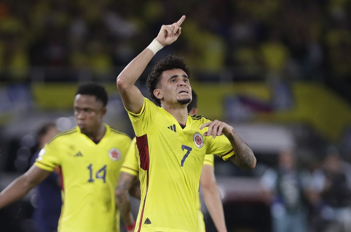 Colombia's Luis Diaz celebrates scoring his side's second goal against Brazil during a qualifying soccer match for the FIFA World Cup 2026 at Roberto Melendez stadium in Barranquilla, Colomb ...