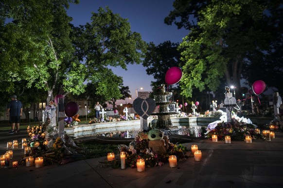 Candles are lit at dawn at a memorial site in the town square for the victims killed in this week&#039;s elementary school shooting on Friday, May 27, 2022, in Uvalde, Texas. (AP Photo/Wong Maye-E)