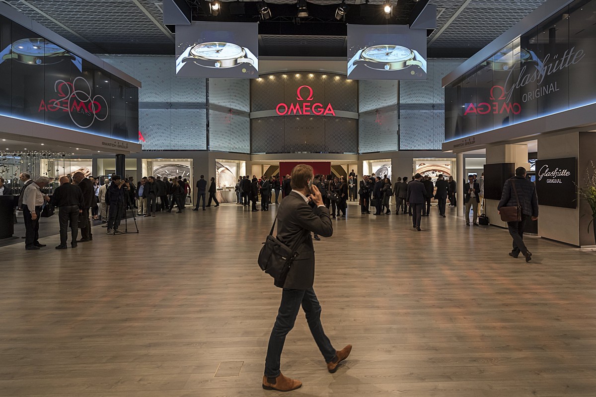 epa06630437 The Omega stand at the world watch and jewellery show Baselworld in Basel, Switzerland, 26 March 2018. Baselworld 2018
runs from 22 - 27 March 2018. EPA/GEORGIOS KEFALAS