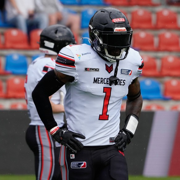 Jocques Crawford Helvetic Mercenaries, 01, Munich Ravsn vs Helvetic Mercenaries, American Football, European League of Football, week 5, Season 2025, 15.06.2025, Unterhaching uhlsport Sportpark German ...