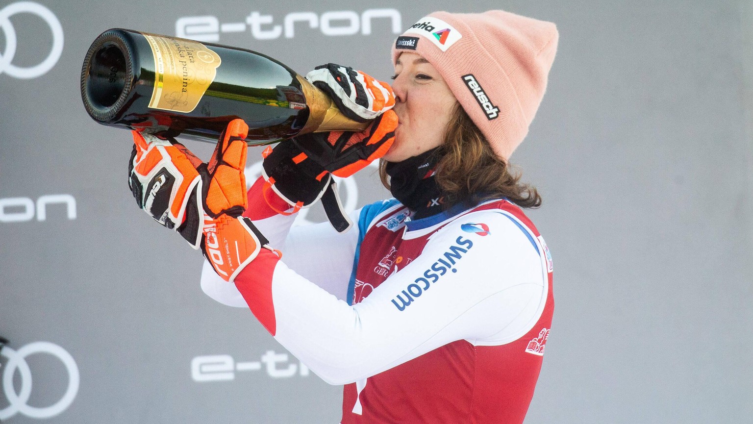 17.01.2021, Podkoren, Kranjska Gora, SLO, FIS Weltcup Ski Alpin, Riesenslalom, Damen, Siegerehrung, im Bild Second placed in overall classification of Golden Fox 2021 Michelle Gisin SUI, winner Marta  ...