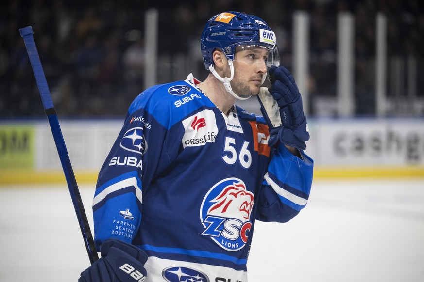 Zuerichs Maxim Noreau reagiert im ersten Eishockey Playoff-Viertelfinalspiel der National League zwischen den ZSC Lions und EHC Biel-Bienne am Mittwoch, 23. Maerz 2022, im Zuercher Hallenstadion. (KEY ...