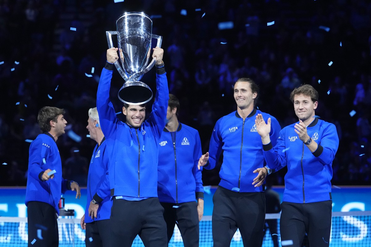 Team Europe's Carlos Alcaraz lifts the Laver cup trophy after winning against Team's World's at the Laver Cup tennis event, in Berlin, Germany, Sunday, Sept. 22, 2024. (AP Photo/Ebrahim ...