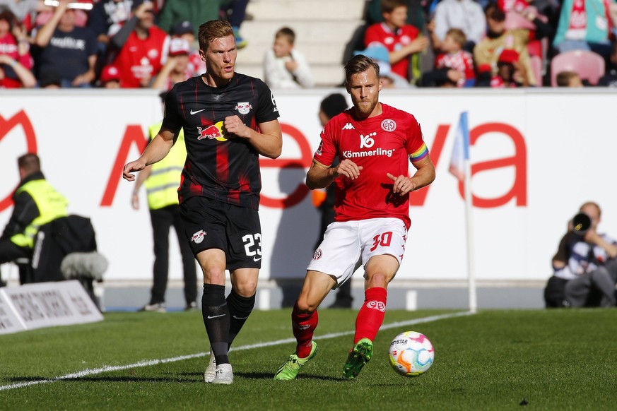 08.10.2022, xavx, Fussball 1.Bundesliga, FSV Mainz 05 - RB Leipzig emspor, v.l. Marcel Halstenberg RB Leipzig, Silvan Widmer 1.FSV Mainz 05 DFL/DFB REGULATIONS PROHIBIT ANY USE OF PHOTOGRAPHS as IMAGE ...