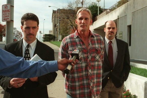 In this 1998 photo, Wesley Ira Purkey, center, is escorted by police officers in Kansas City, Kan., after he was arrested in connection with the death of 80-year-old Mary Ruth Bales. Purkey was also c ...