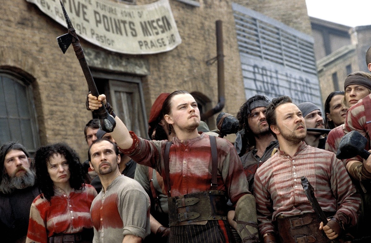 Leonardo Dicaprio &amp; Stephen Graham Characters: Amsterdam Vallon &amp; Shang Film: Gangs Of New York USA/IT 2002 Director: Martin Scorsese 09 December 2002 PUBLICATIONxINxGERxSUIxAUTxONLY Copyright ...