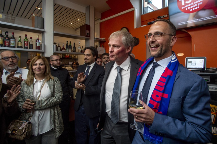 Norman Gobbi und Claudio Zali, von rechts, Staatsraete der Tessiner Lega dei Ticinesi, feieren ihre Wiederwahl, am Sonntag, 7. April 2019, in Lugano. Im Tessin finden heute Kantons- und Regierungsrats ...