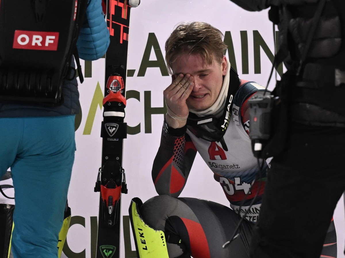 epa09709148 Second placed Atle Lie Mcgrath of Norway reacts after the men's Slalom race of the FIS Alpine Skiing World Cup event in Schladming, Austria, 25 January 2022. EPA/CHRISTIAN BRUNA