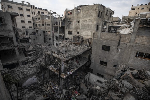epaselect epa12942845 The ruins of a destroyed building after an Israeli airstrike in the Al-Shati refugee camp, west of Gaza City, Gaza Strip, 09 May 2026. The overnight attack targeted the building  ...