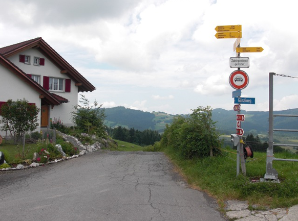 Passhöhe Chatzenstrick, coming from Einsiedeln