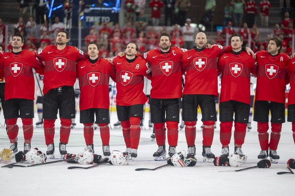 KEYPIX - Switzerland's player listen to the national anthem during the 2026 IIHF Men's Ice Hockey World Championship Semifinal game between Switzerland and Norway, at the Swiss Life Arena ic ...