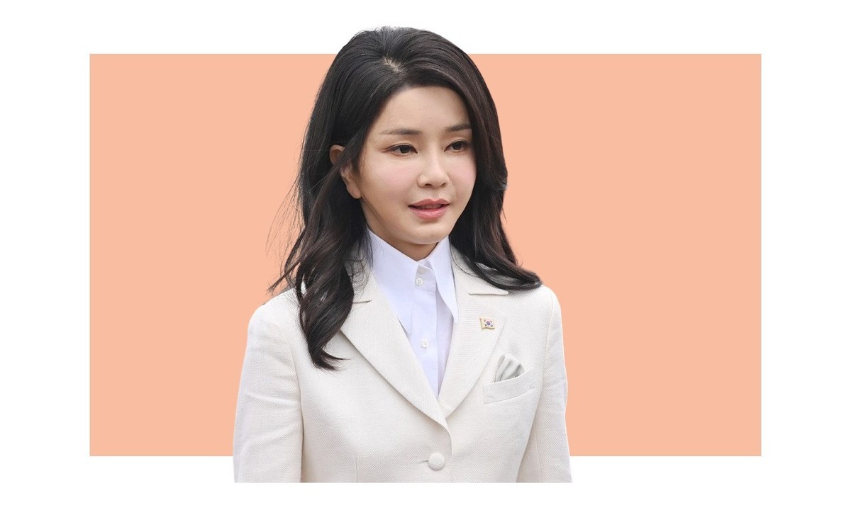 Au coeur d'un scandale de sac Dior à 2200 dollars, la première dame de Corée du Sud, Kim Keon Hee, n'en est pas à sa première polémique.