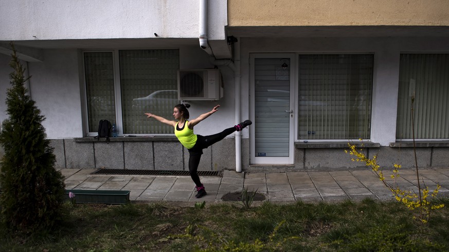epa08330472 Bulgarian figure skater Elena Dimitrova practices in front of her house in Sofia, Bulgaria, 29 March 2020. The Bulgarian Government introduced a state of emergency as officially confirmed ...