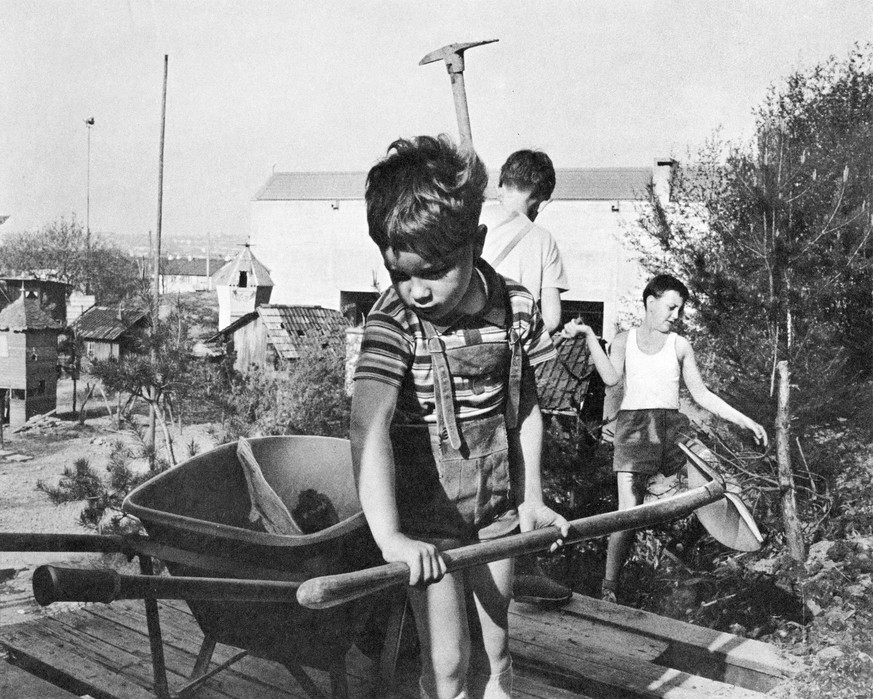 Wiedikon Döltschiweg, bei Robinson-Spielplatz Heuried, 1956.