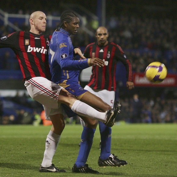 Portsmouth's Kanu, right, grapples with AC Milan's Philippe Senderos during their Group E, UEFA Cup, soccer match at the Fratton Park stadium, Portsmouth, England, Thursday, Nov. 27, 2008. ( ...