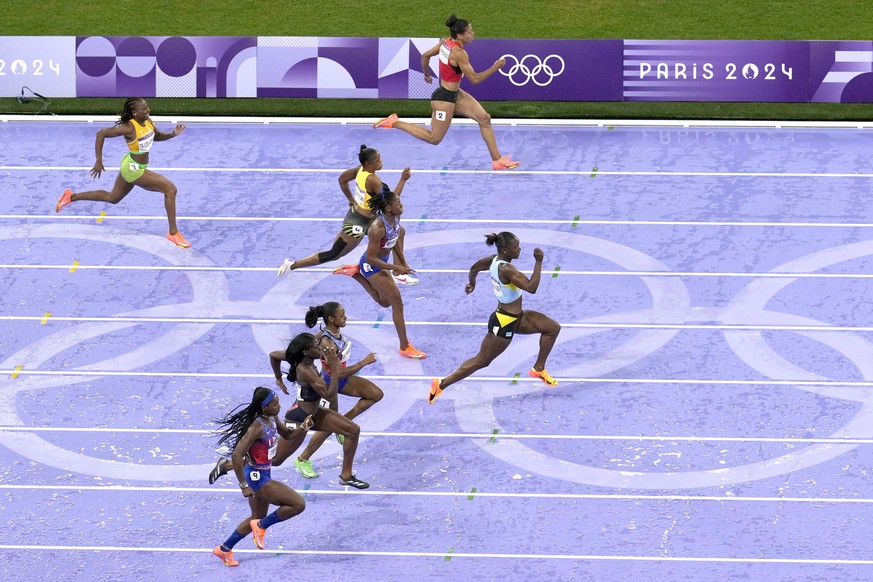 Julien Alfred, of Saint Lucia, leads the field to win the women&#039;s 100-meters final at the 2024 Summer Olympics, Saturday, Aug. 3, 2024, in Saint-Denis, France. (AP Photo/Mark Baker)
Julien Alfred