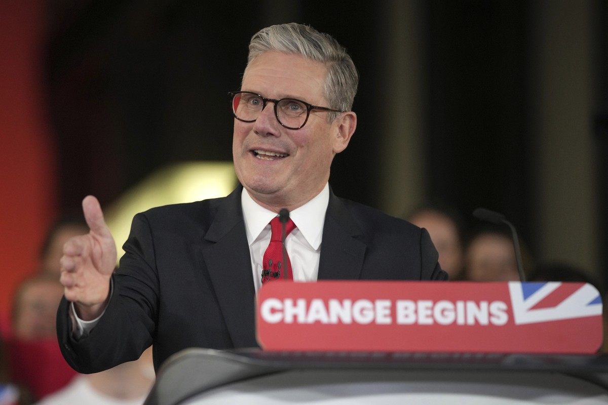 Labour Party leader Keir Starmer speaks to his supporters at the Tate Modern in London, Friday, July 5, 2024. Labour Party Starmer says voters "have spoken and they are ready for change" as  ...