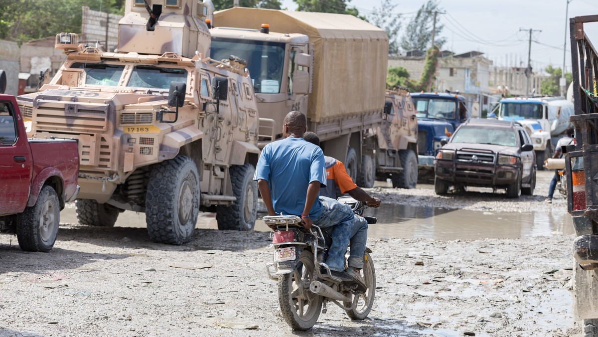 Salvadoran troops arrive in Port-au-Prince to reinforce GSF PORT-AU-PRINCE, HAITI - OCTOBER 24: Gang Suppression Force GSF vehicles are seen in a traffic jam in downtown Port-au-Prince, Haiti, on Octo ...