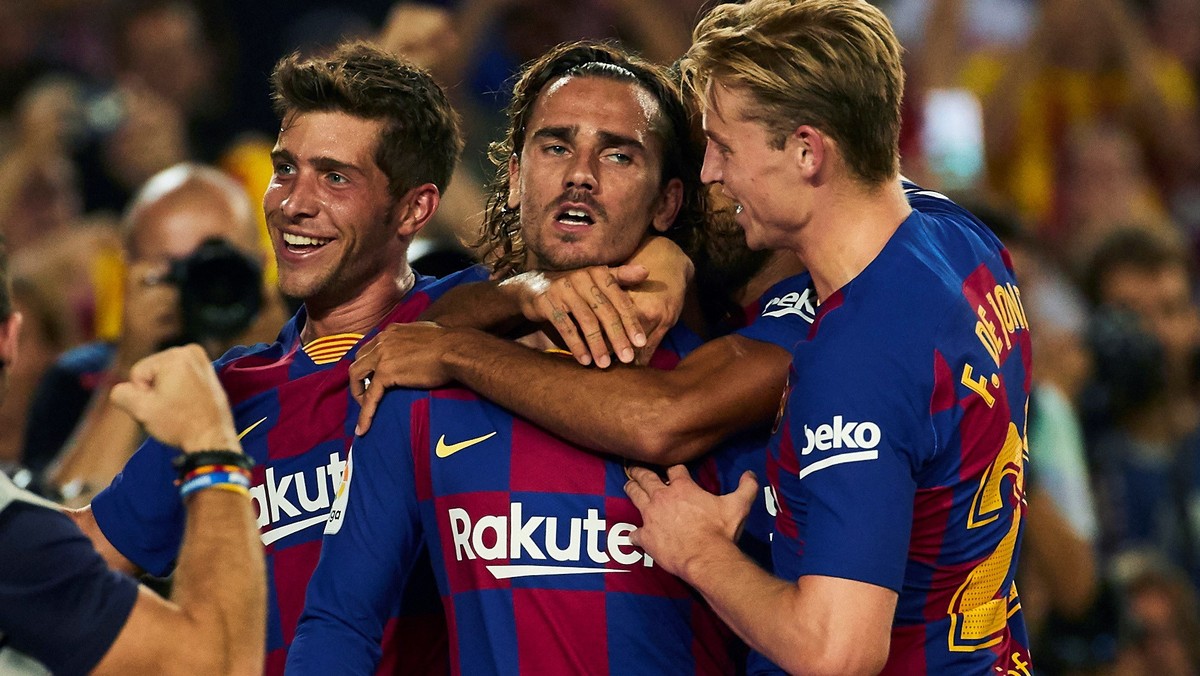 epa07794126 FC Barcelona's forward Antoine Griezmann (C) celebrates with team mates after scoring the 2-1 during the Spanish LaLiga match between FC Barcelona and Real Betis at Camp Nou stadium i ...