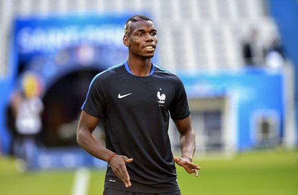 epa05353582 France&#039;s Paul Pogba in action during a training session at the Stade de France in Saint-Denis, France, 09 June 2016. France will face Romania in the opening match of the UEFA EURO 201 ...