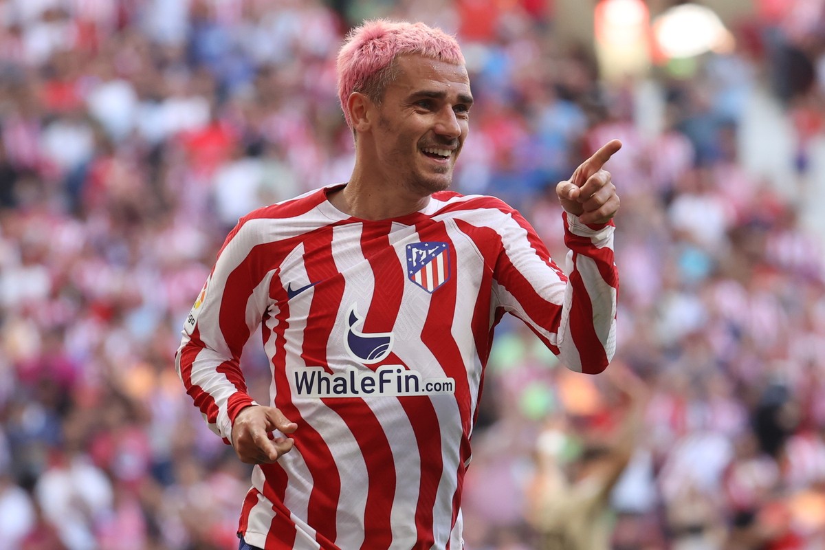 epa10575986 Atletico Madrid's striker Anotine Griezmann celebrates after scoring the 2-1 goal during the Spanish LaLiga soccer match between Atletico Madrid and UD Almeria, in Madrid, central Spa ...