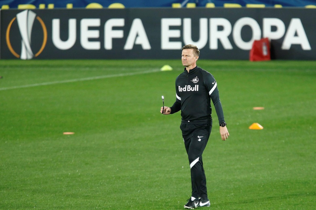 RD Salzburg s head coach Jesse Marsch leads a training session at the Ceramica stadium in Villarreal, Castellon, eastern Spain, 24 February 2021. RD Salzburg will face Villarreal on a Europa League ro ...