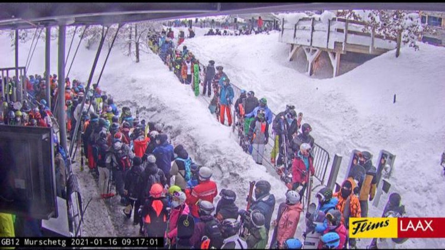 Viola Amherd: «Eine Schliessung der Skigebiete könnte nötig werden»\nHeute morgen, Laax Talstation.

Ich sag nichts mehr zu diesem Thema. Ich klnnte Schreien. Die Restaurants müssen schliessen und ban ...